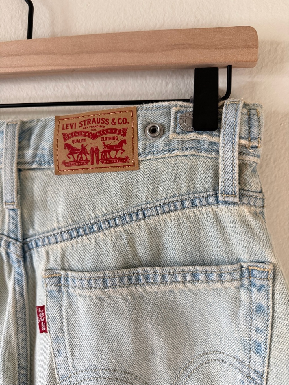 NWT Levi’s Cinch Baggy Jeans - Picture 8 of 9